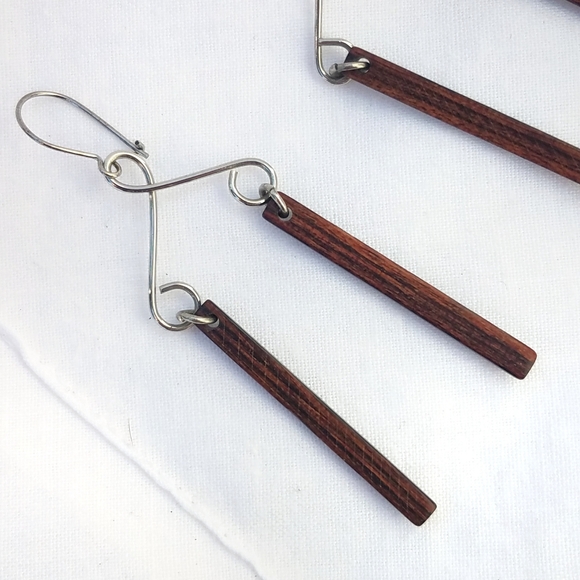 "Vintage" Wood and silver tone earrings - Picture 8 of 8